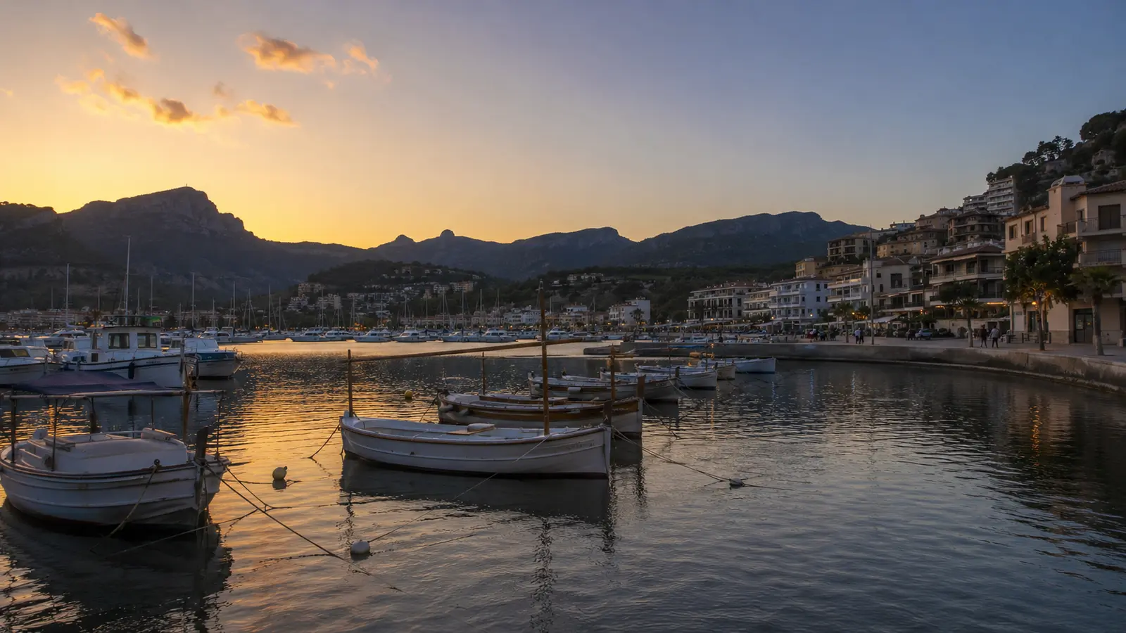 Port de Sóller bei Sonnenuntergang