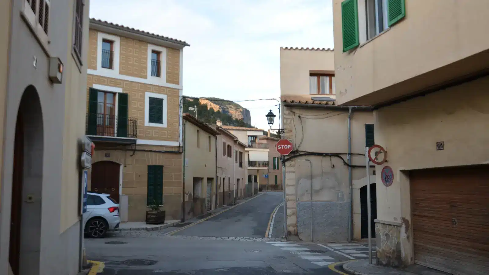 Fotoshooting in Alaró gehört zur Region Raiguer und Tramuntana-Vorland. Der Ort liegt am südöstlichen Rand der Serra de Tramuntana und ist als bergnaher markt- und wohnort ein sinnvoller Ausgangspunkt für Binissalem, Santa Maria del Camí, Inca. auf Mallorca