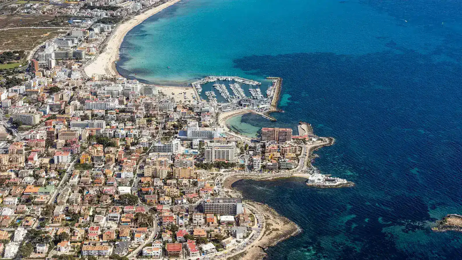 Fotoshooting in Can Pastilla gehört zur Gemeinde Palma. Der Ort ist ein lebendiger Küstenstadtteil zwischen Palma, Flughafen und Playa de Palma und eignet sich als Ausgangspunkt für Palma, Cala Gamba, El Arenal. Ortskern, Strand, Landschaftsziele und Nachbarorte sollten wegen unterschiedlicher Zufahrten und Parkplatzlagen als getrennte Bausteine geplant werden. auf Mallorca