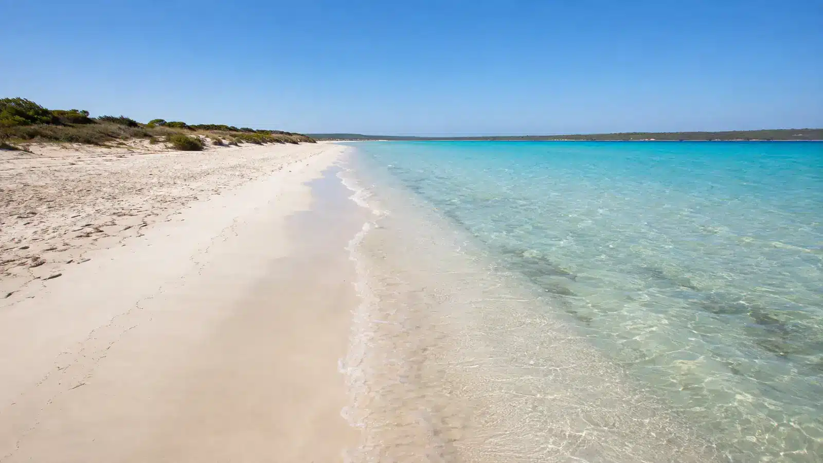 Colònia de Sant Jordi gehört zur Gemeinde Ses Salines und entwickelte sich vom Fischerei- und Salzort zum beliebten Urlaubsziel. auf Mallorca – Sehenswürdigkeit und Landschaft