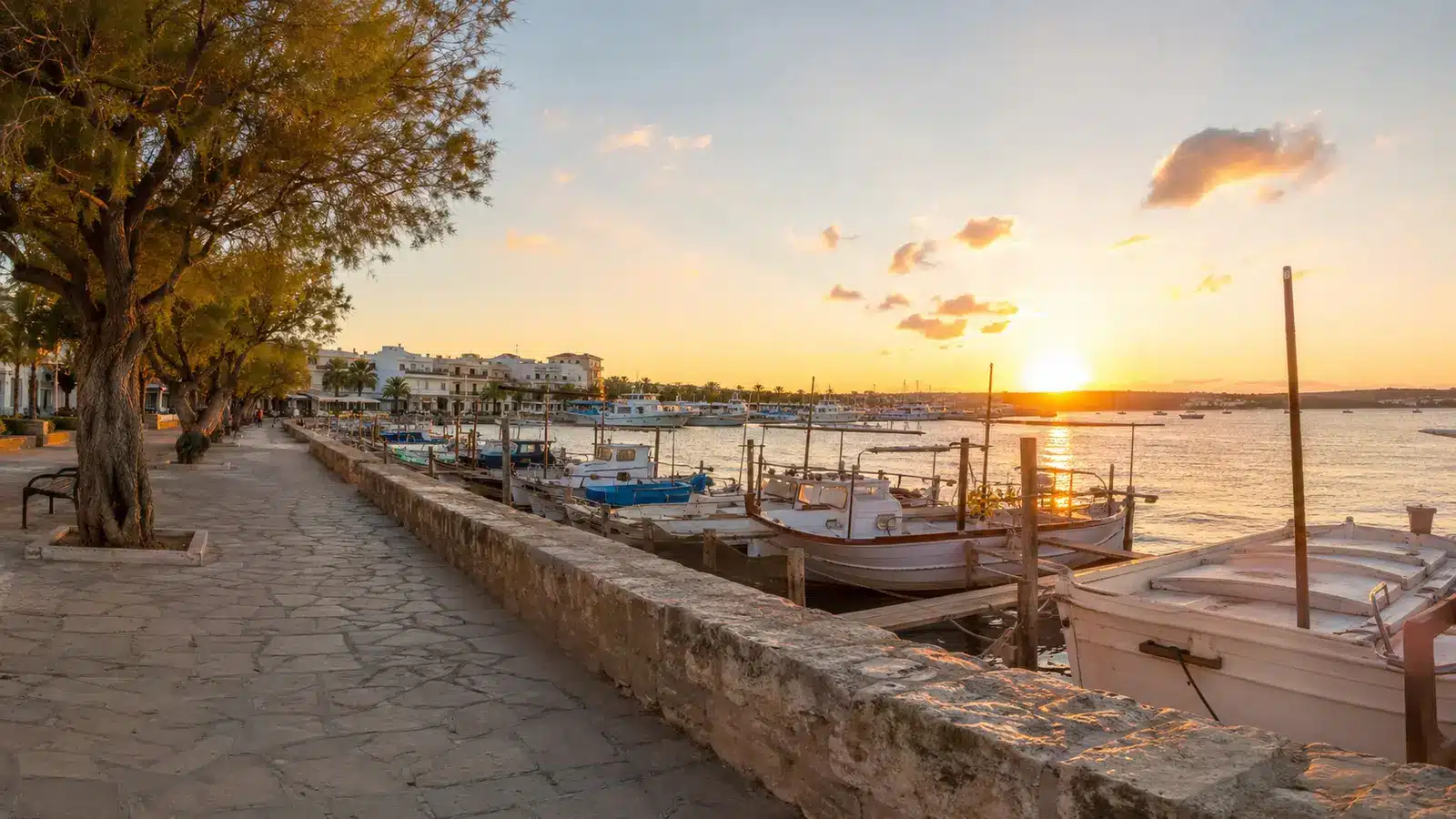 Fotoshooting in Colònia de Sant Jordi gehört zur Gemeinde Ses Salines und entwickelte sich vom Fischerei- und Salzort zum beliebten Urlaubsziel. auf Mallorca
