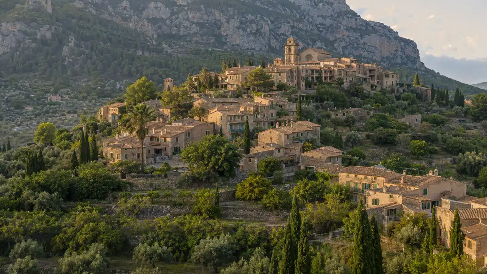 Bergdorf Deià vor der Serra de Tramuntana