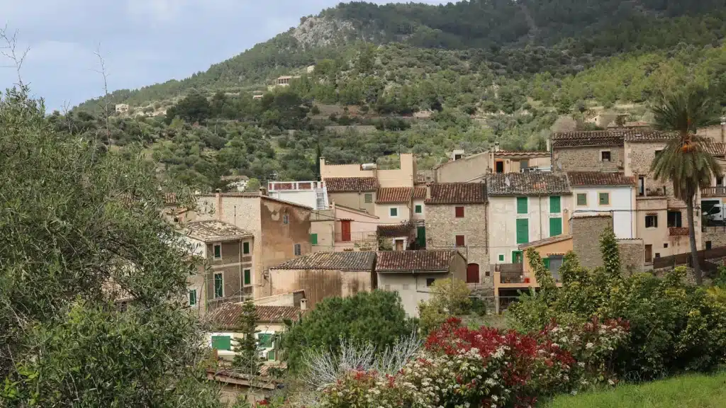 Estellencs auf Mallorca – authentische Ortsansicht und Landschaft