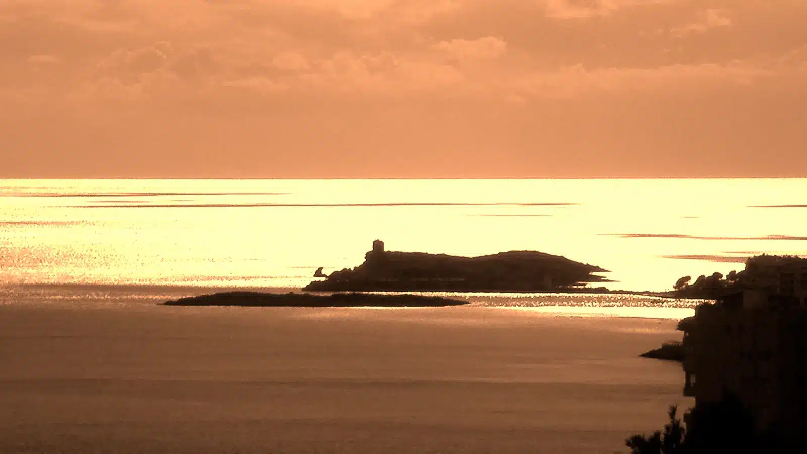 Illetes auf Mallorca mit Küsten- oder Ortslandschaft