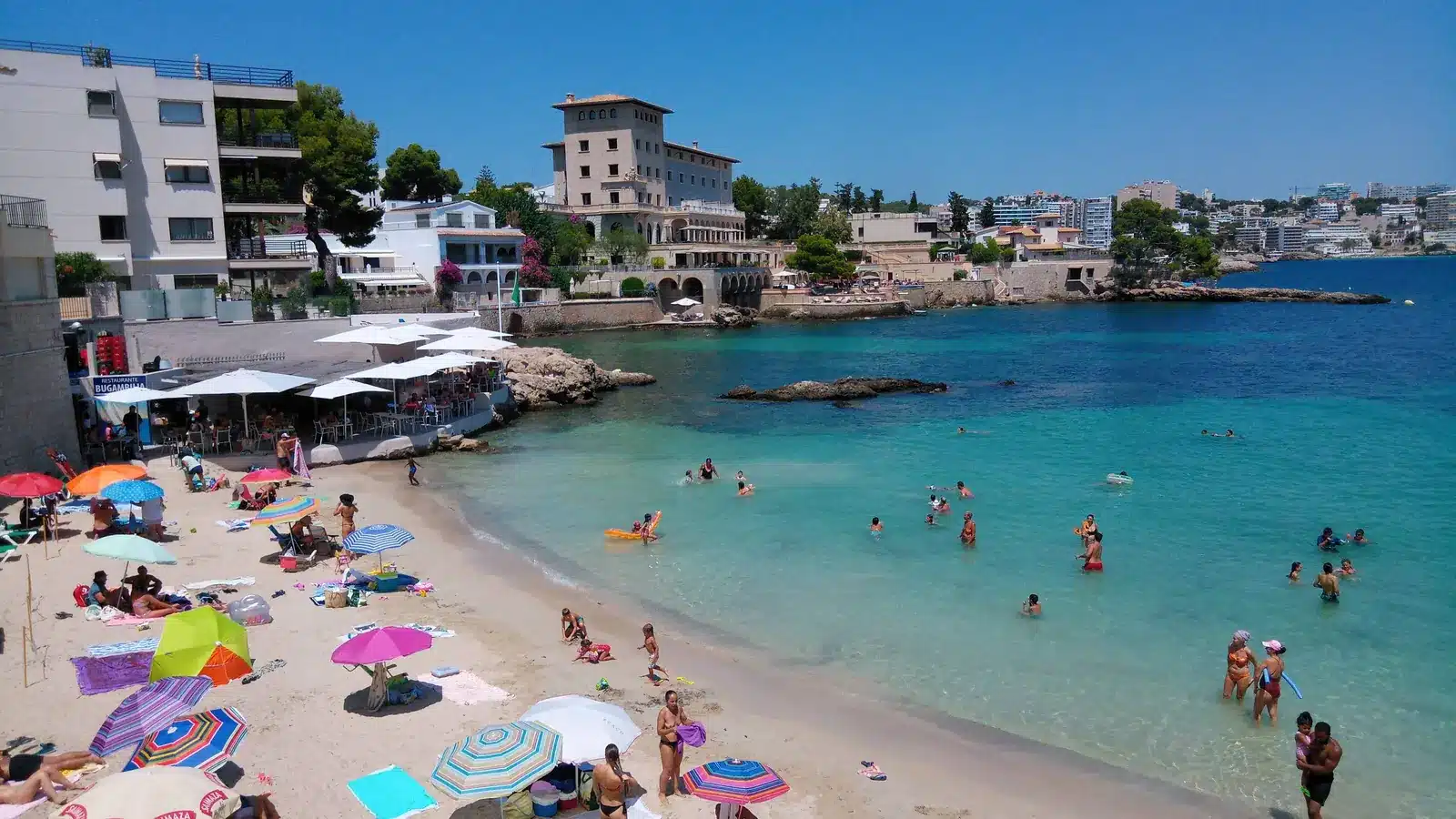 Fotoshooting in Bendinat gehört zur Gemeinde Calvià. Die Seite behandelt den Ort als eigenständiges Reiseziel, verbindet ihn aber mit den Landschaften, Angeboten und Ausflugszielen des Gemeindegebiets. auf Mallorca