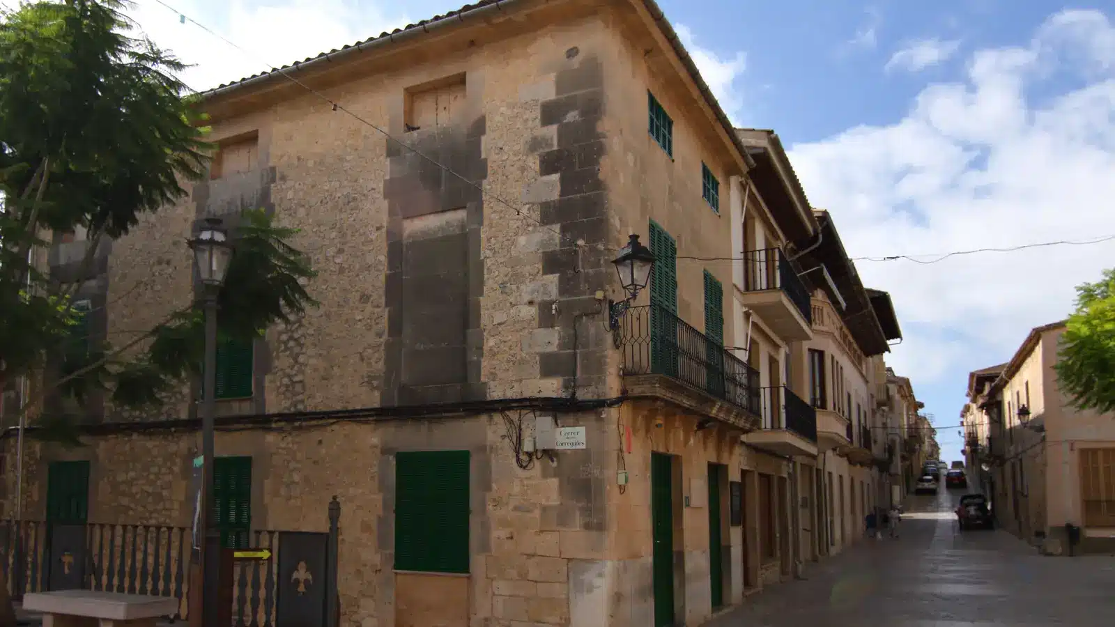 Fotoshooting in Montuïri gehört zur Region Pla de Mallorca. Der Ort liegt auf einer Anhöhe in der Inselmitte und ist als historischer hügelort ein sinnvoller Ausgangspunkt für Algaida, Porreres, Sineu. auf Mallorca