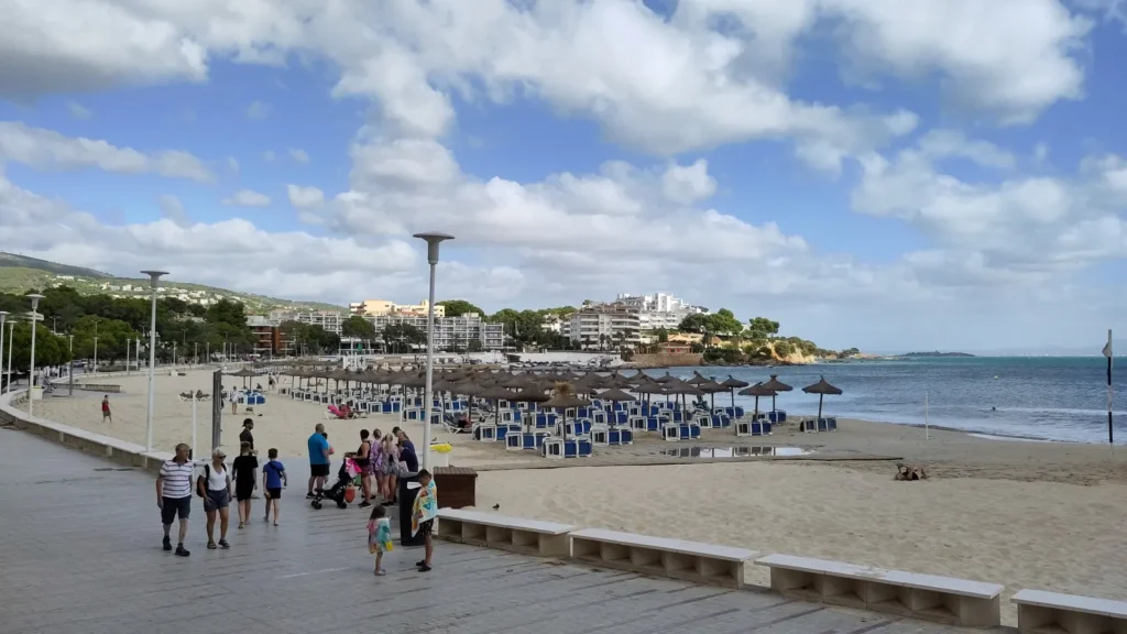 Palmanova auf Mallorca mit Küsten- oder Ortslandschaft