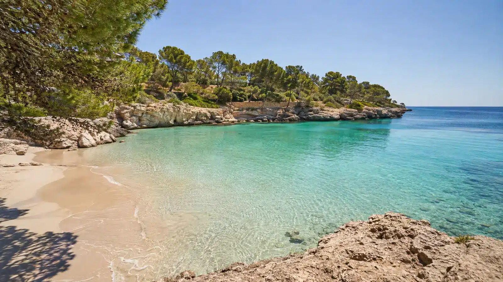 Fotoshooting in Portocolom gehört zur Gemeinde Felanitx im Osten Mallorcas. Der Ort umfasst mehrere Uferbereiche rund um den weitläufigen Naturhafen. auf Mallorca