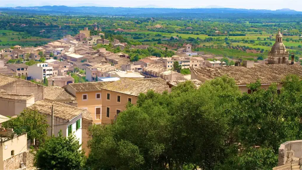 Panoramablick über Santa Eugènia und die Landschaft des Pla de Mallorca